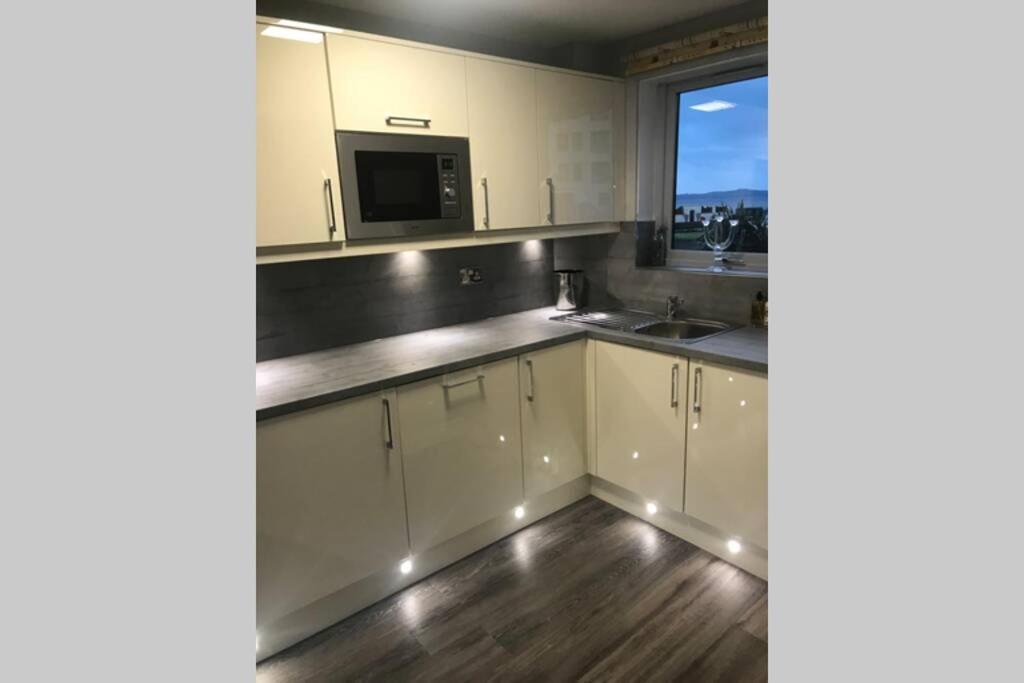 Largs Sea Front, Modern Apartment Luaran gambar