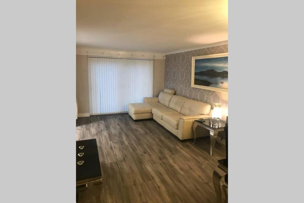 Largs Sea Front, Modern Apartment Luaran gambar