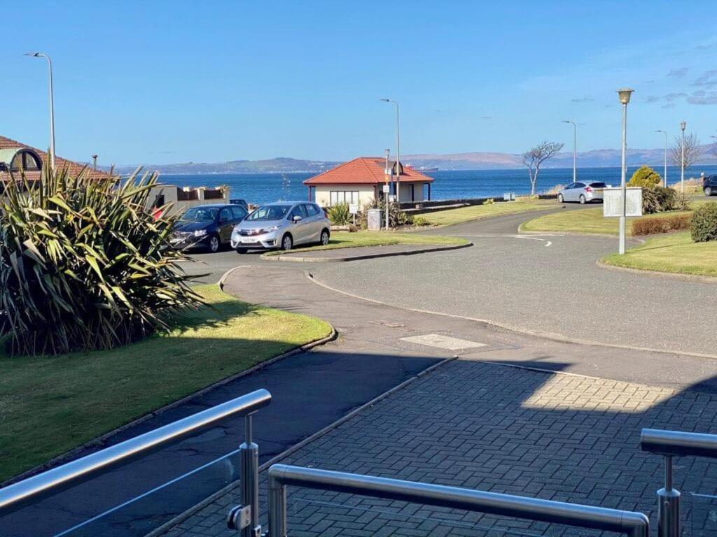 Largs Sea Front, Modern Apartment Luaran gambar
