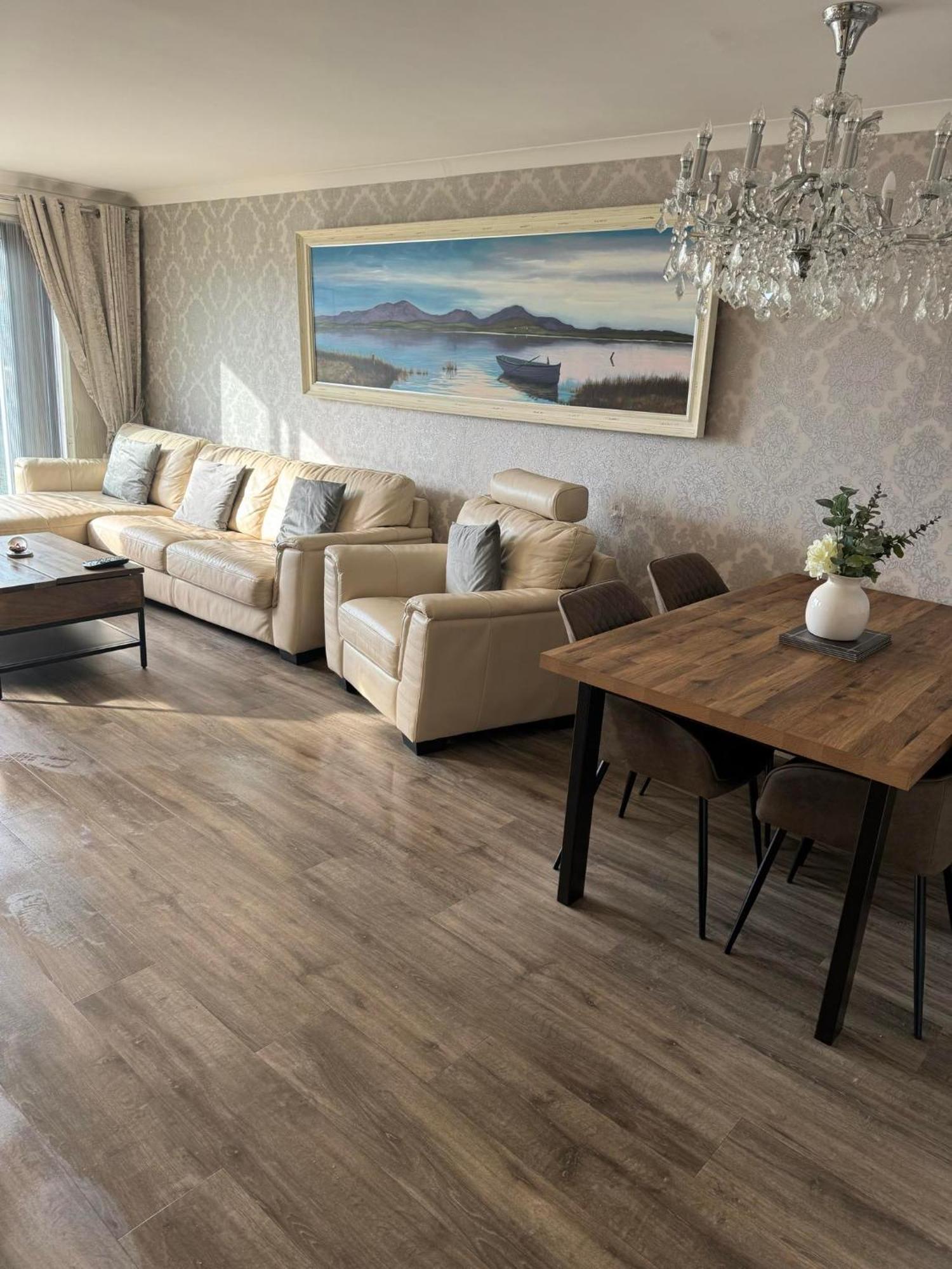 Largs Sea Front, Modern Apartment Bilik gambar