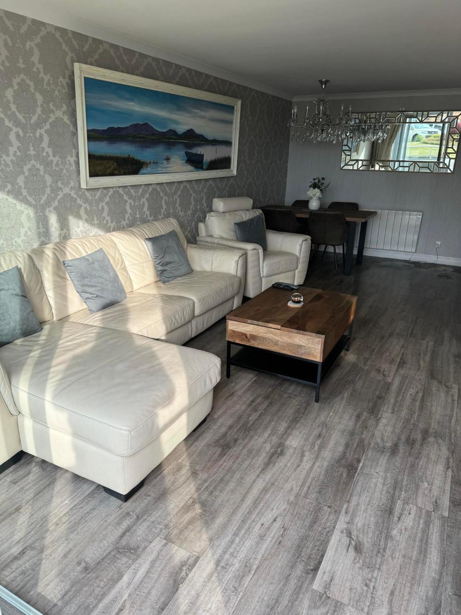 Largs Sea Front, Modern Apartment Bilik gambar